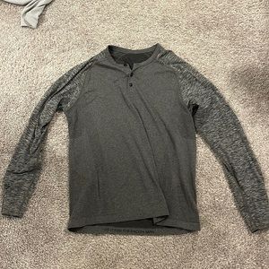 Lululemon long sleeved t shirt